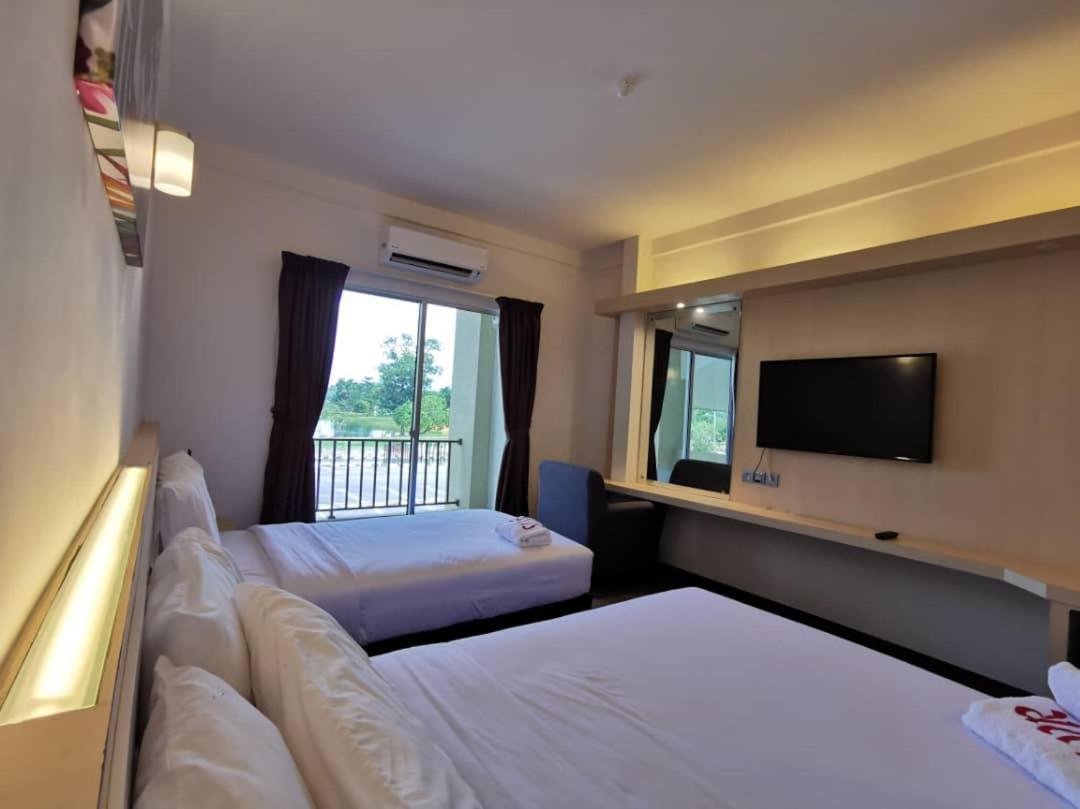 Serdang Lake View Resort Sungai Kechil Exterior photo