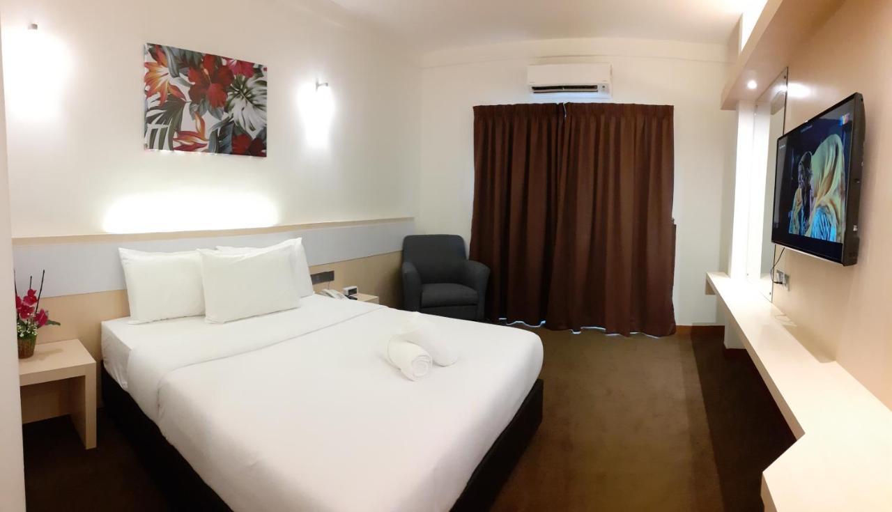 Serdang Lake View Resort Sungai Kechil Exterior photo